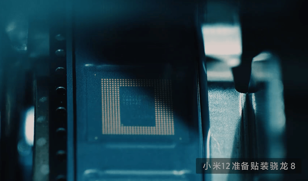 小米、Moto为抢首发“打”起来了？高通骁龙旗舰8 Gen 1正式发布