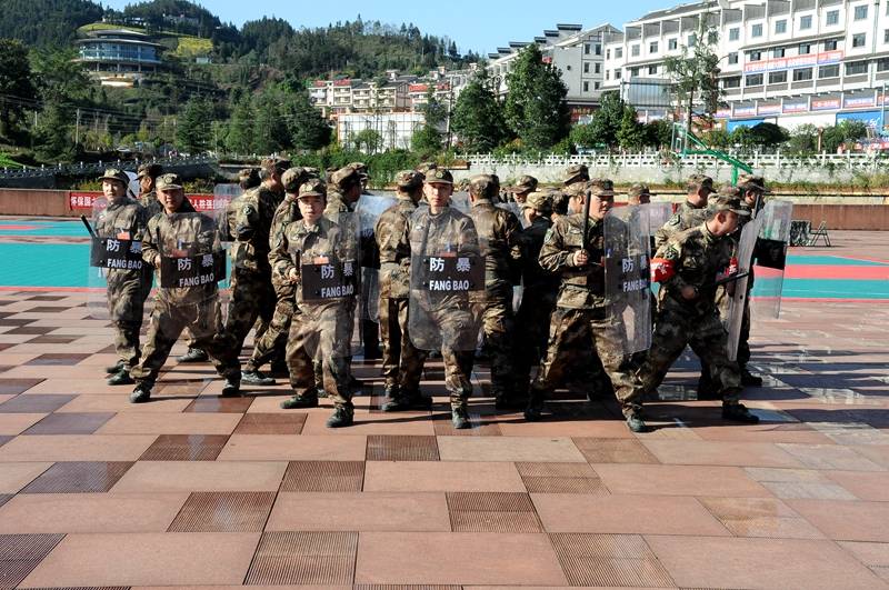 以考促训提能力练兵备战求实效贵州省兴义军分区对普安县专业分队进行