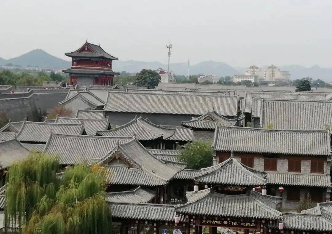 民俗馆,纪念馆也依旧有荏苒之色虽颇有争议,但一砖一瓦复原的古城青州