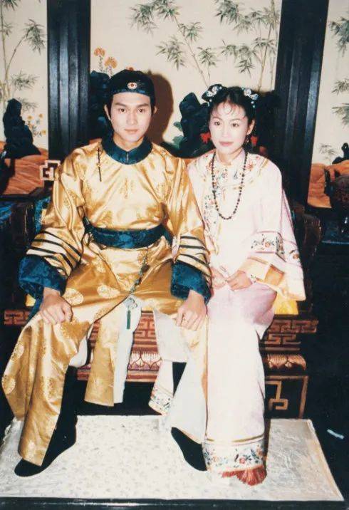 《天子屠龙》,把奇情和史诗融合的很好,没多少人看过张智霖演的少年