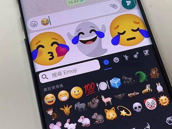 單發emoji表情太落伍,現在得合起來才夠味了_合成_交流_鍵盤