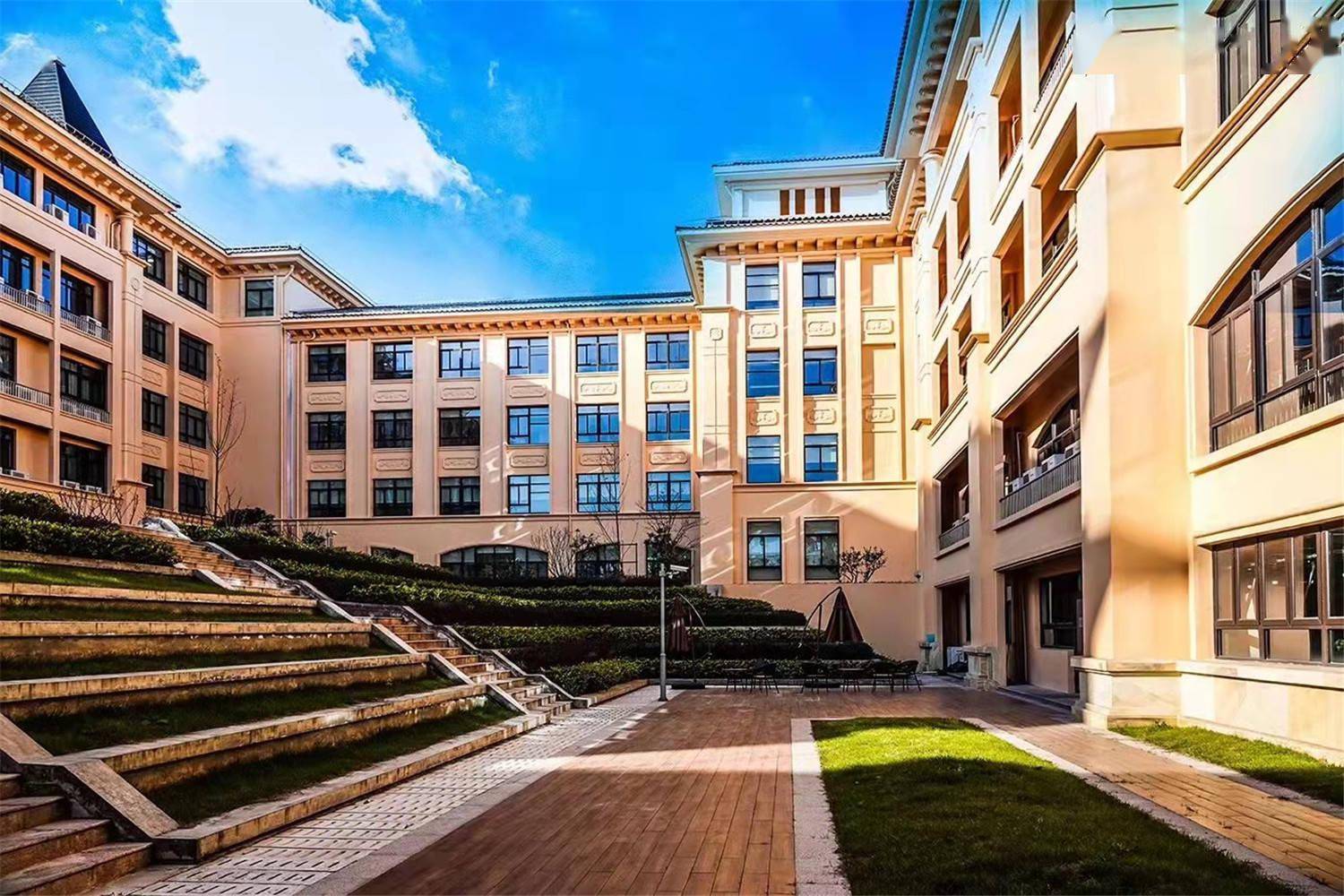 这所高中用18年探索给出答案_郭浩然_个性_田园