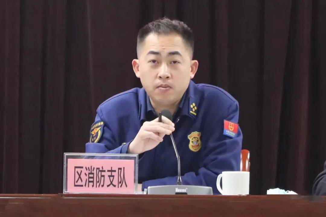 街道社区建设办公室(物业)负责人乔旭部署物业管理,垃圾分类,疫情