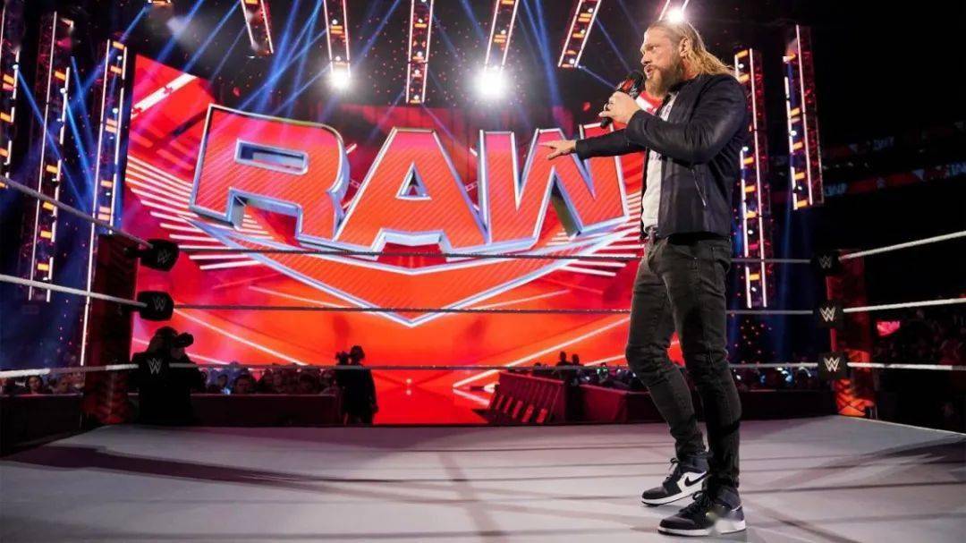 艾吉(edge)昨天回到了wwe raw,他之前在采访中列出了一份他在raw节目