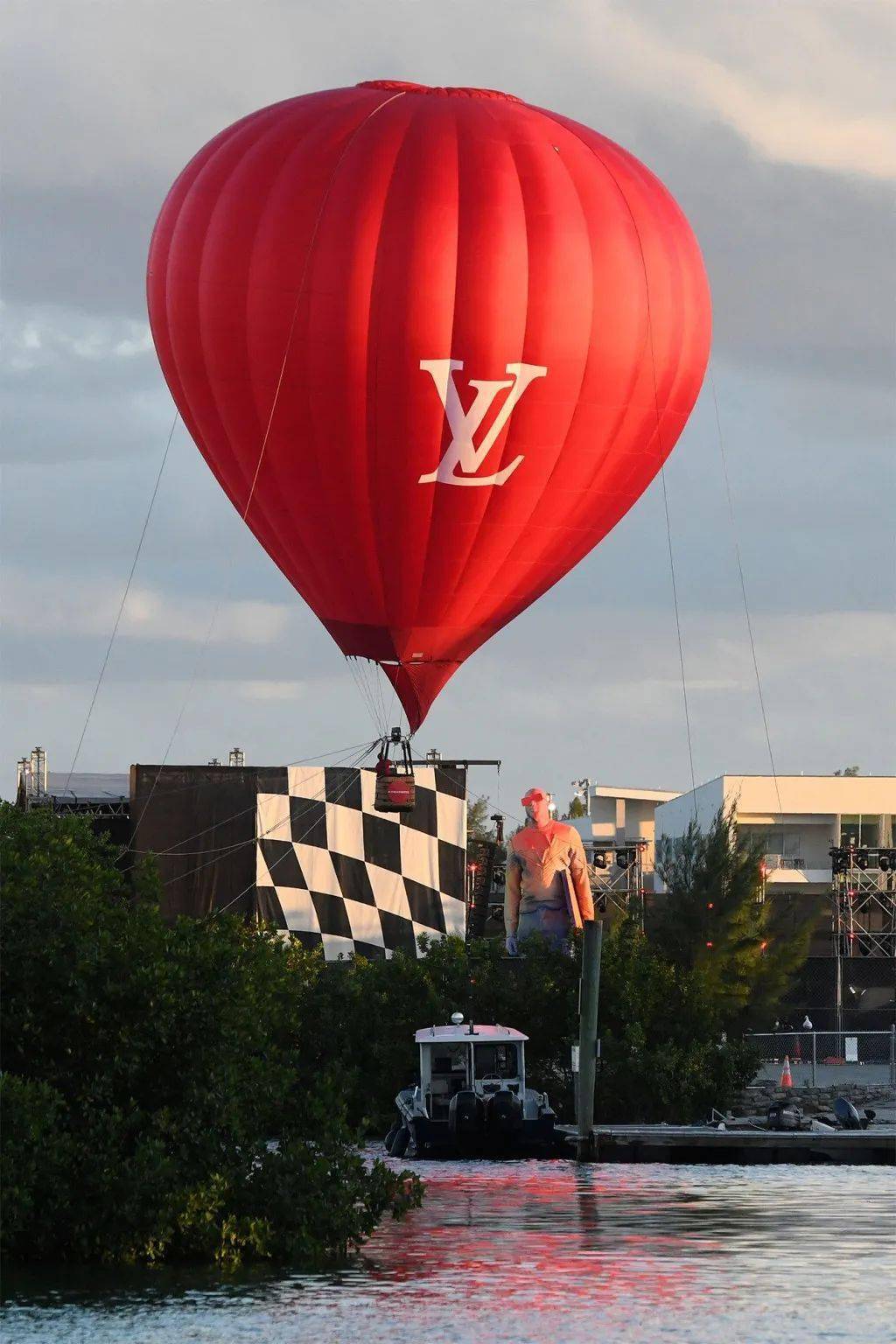 Louis Vuitton: Virgil Abloh (Ultimate Edition) by Anders Christian