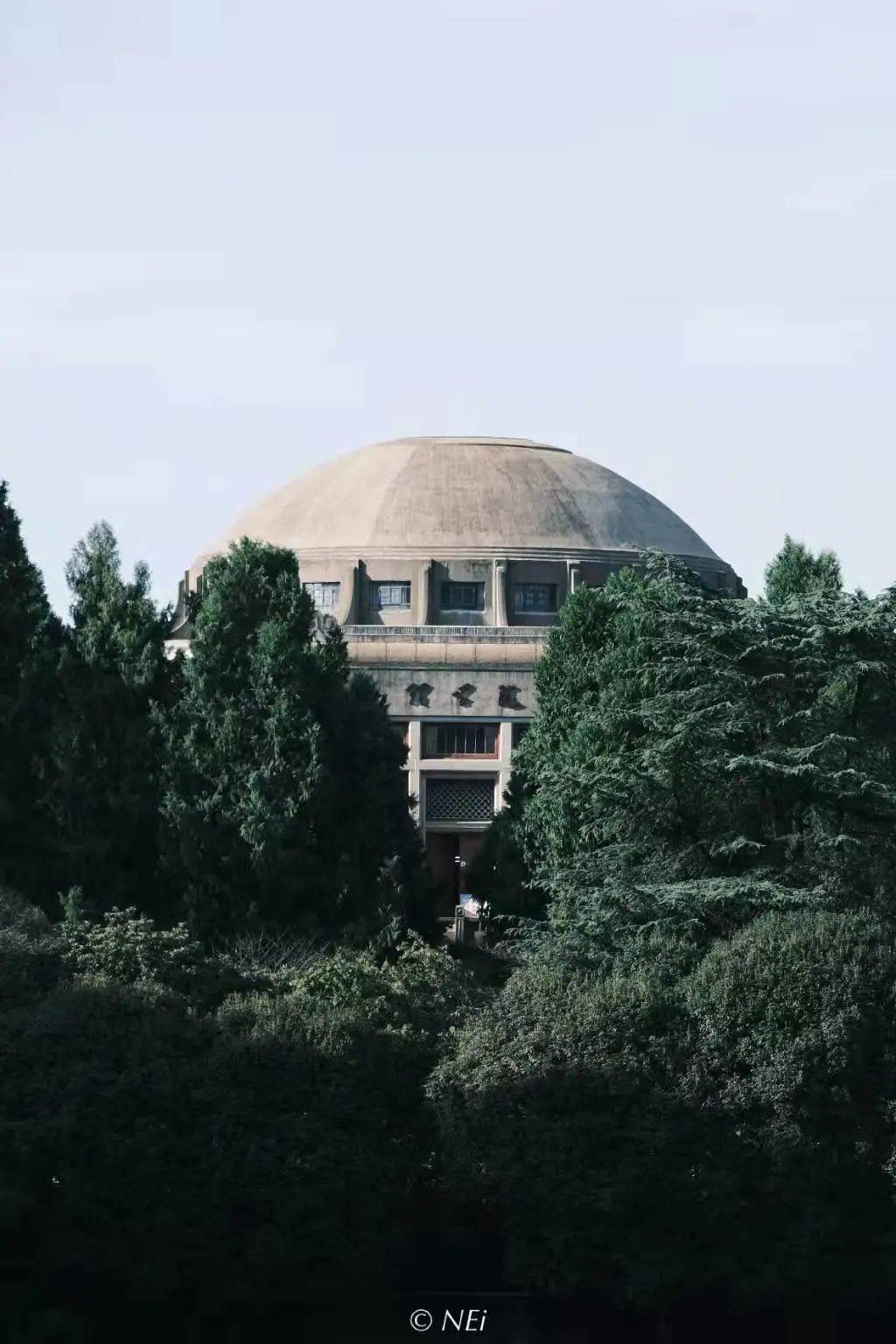 一起在理学楼感受历史的气息//行政楼一起去行政楼看一次升旗//樱顶一