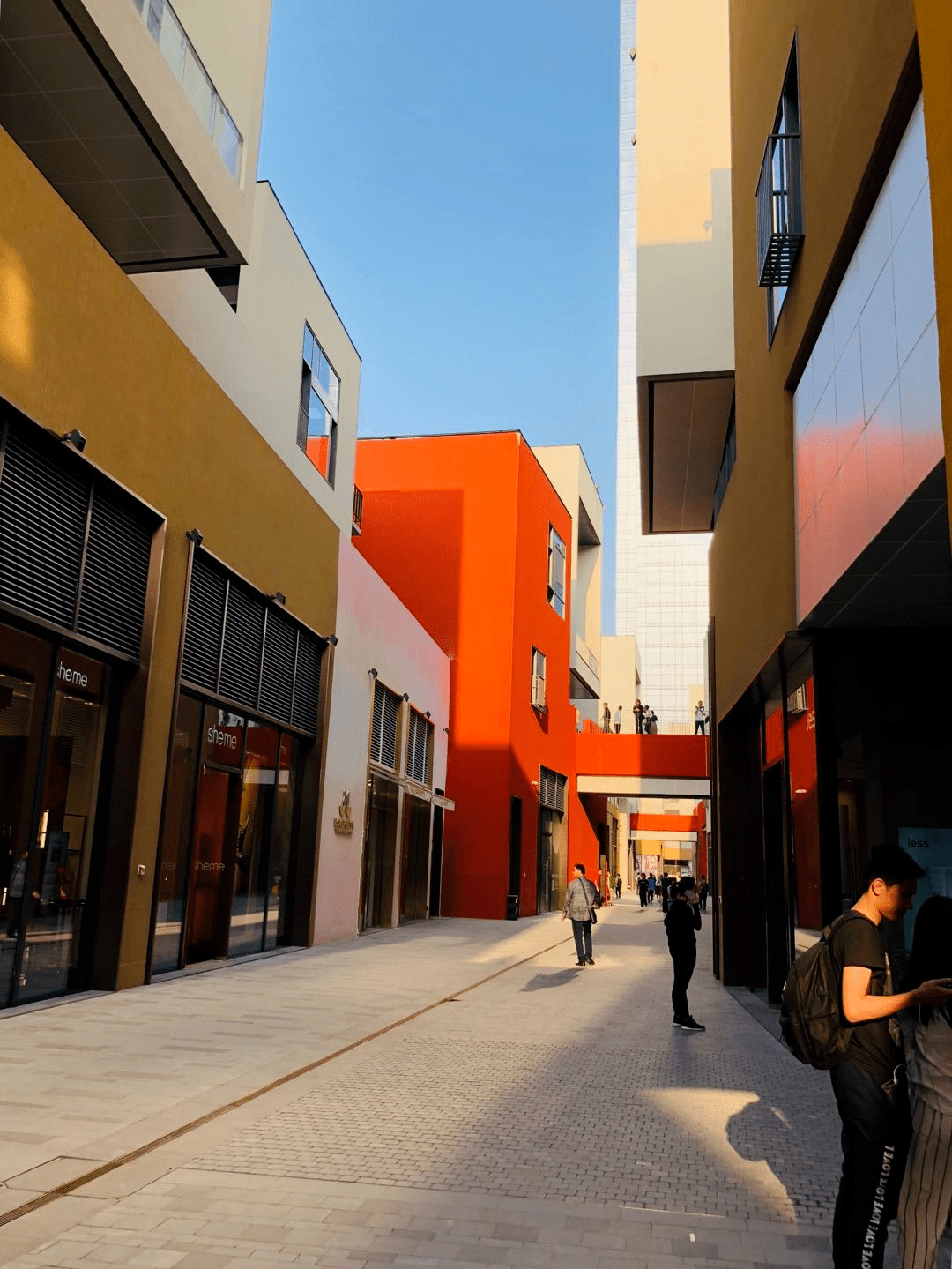 图源:酷吧loft小镇位于深业上城的三楼在小镇里你可以漫步在一条条