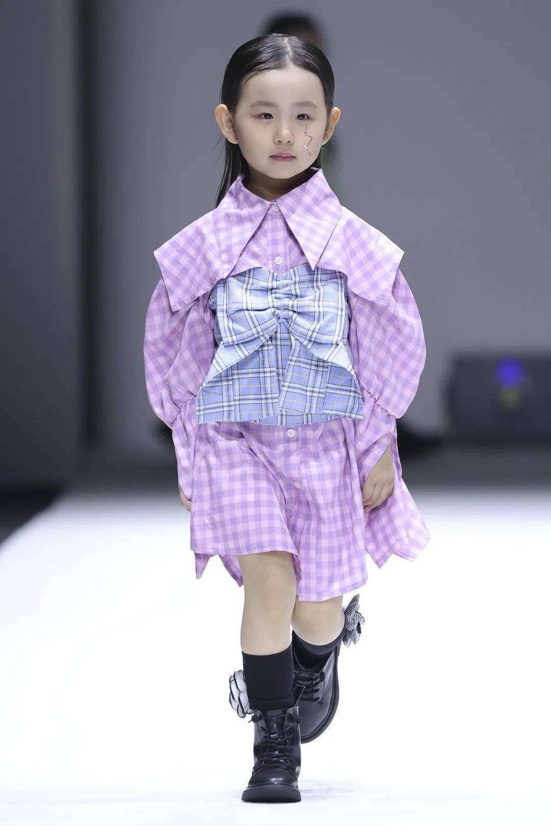 s/s2022深圳时装周 | 「潮童」当道,酷飒不分世代_童装_世界_时尚