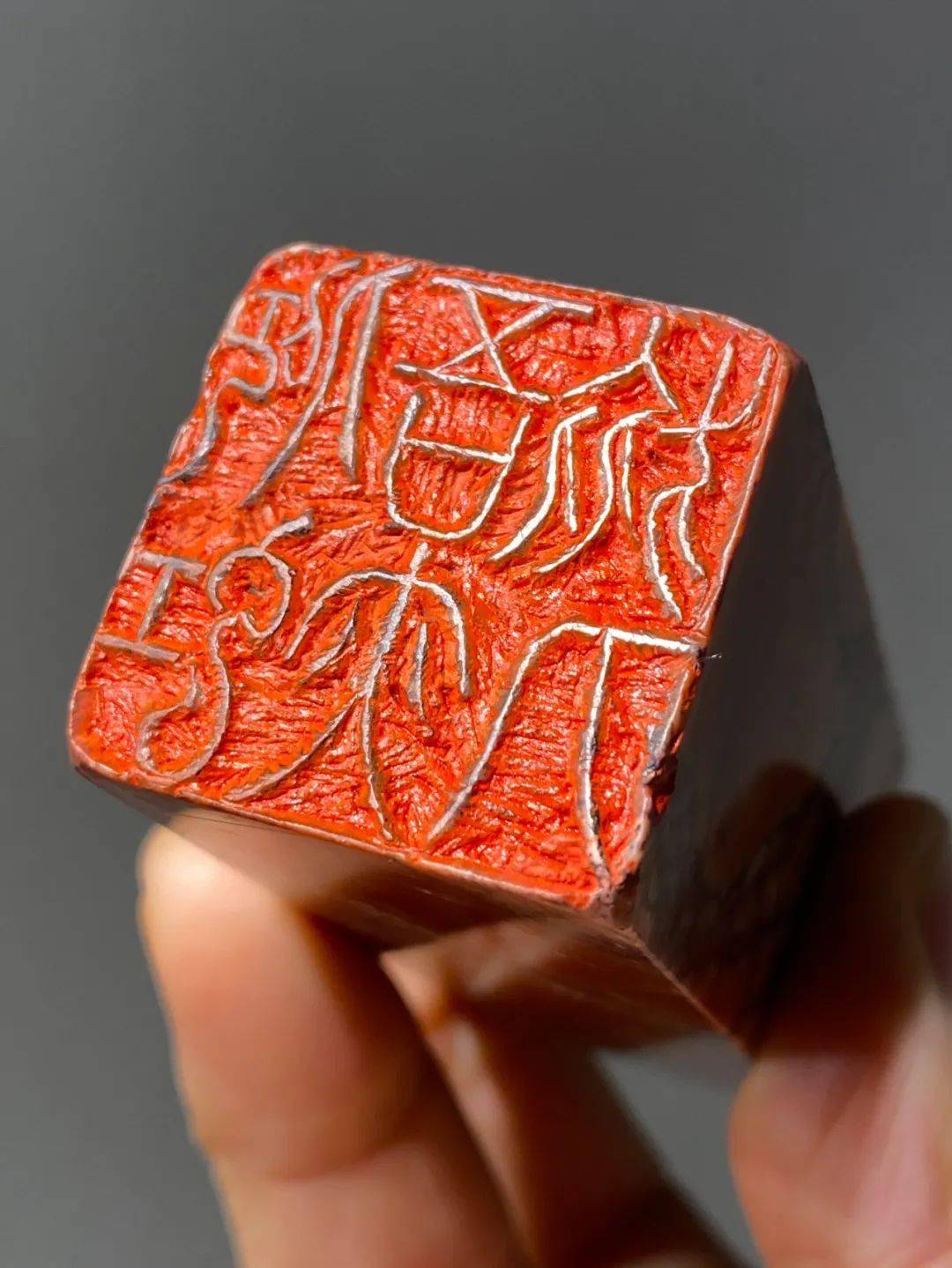 心包宇宙而无骄盈 ▎文人闲章上的有趣诗句_印章_青田_斑纹