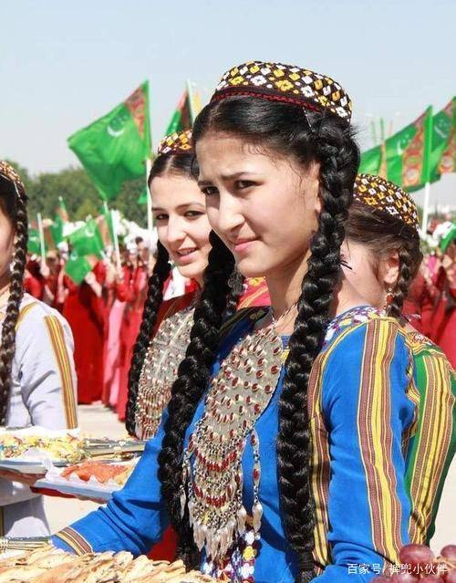 15世纪左右,土库曼族逐渐形成,马萨格特人和萨尔马特-阿兰人是土库曼