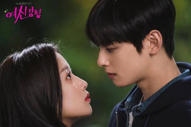 韩剧女神降临剧情也开始狗血男主男二一起出车祸女二黑化