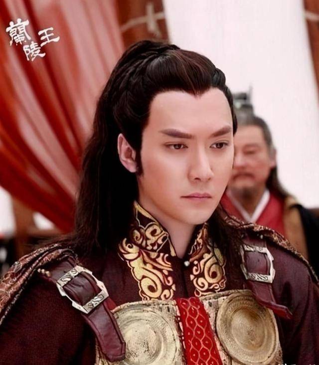 其实说起冯绍峰,他年轻时候也是美男子一枚啊,看过冯绍峰电视剧的亲们