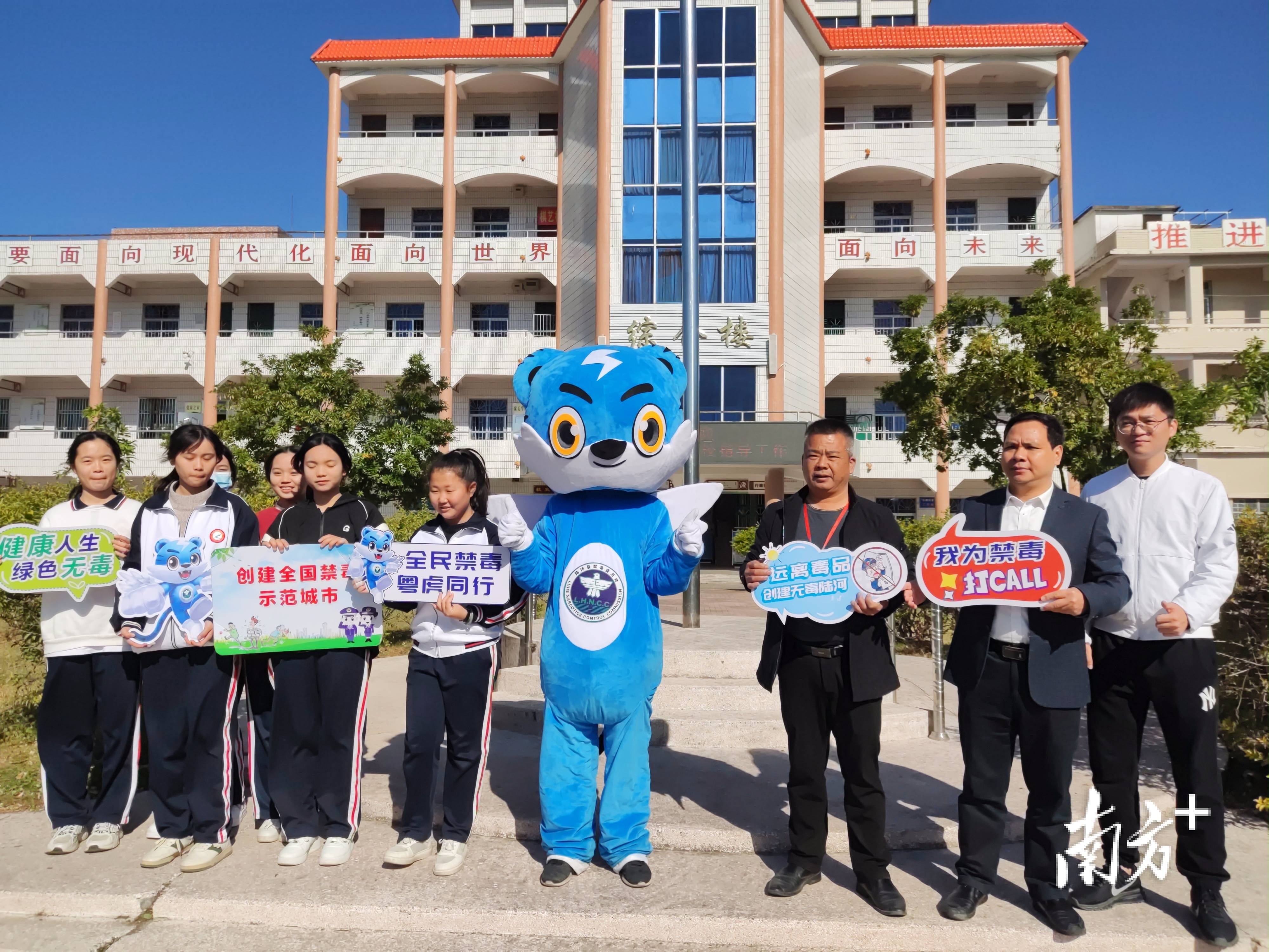 陆河实验中学叶秋影图片