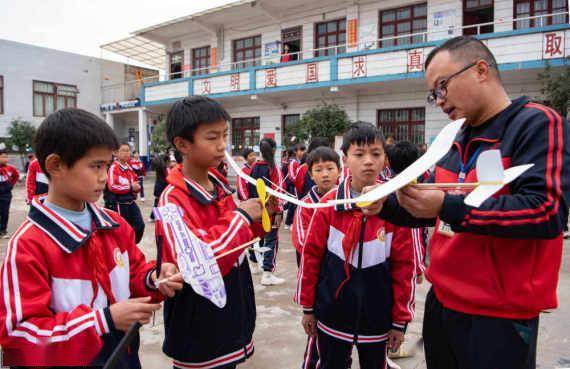 贵州黔西：感受航空科技魅力 放飞翱翔蓝天梦想