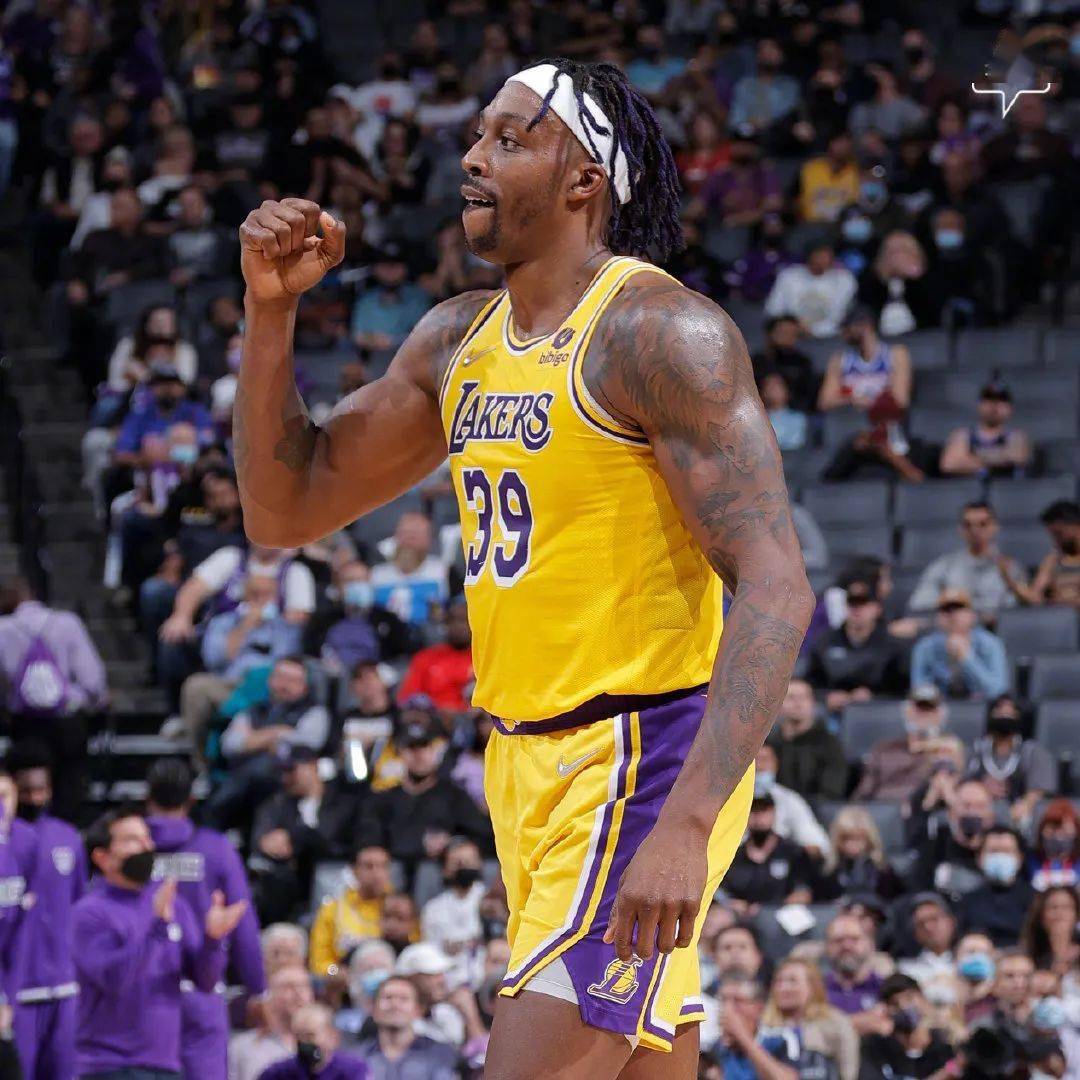 CBA|反轉(zhuǎn)！詹姆斯被“捅”8次，湖人又變陣了