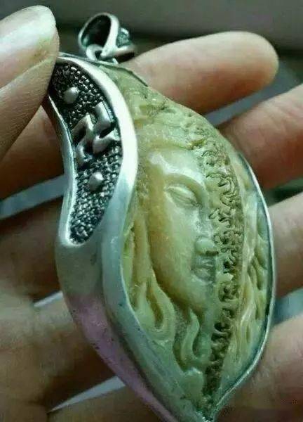 用梅花鹿天灵盖做的工艺品被很多人追逐你能接受