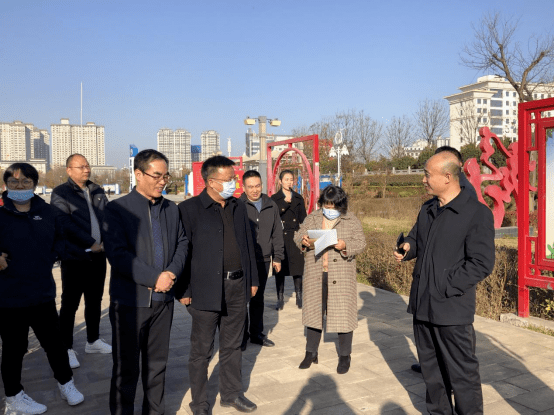 凤翔区人民政府副区长牛建强代表区政府做了专题工作汇报,对专家组的