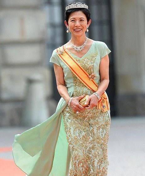 潇洒的久子妃:31岁嫁入王室49岁丧夫,养大3个女儿,亲自挑女婿_皇室