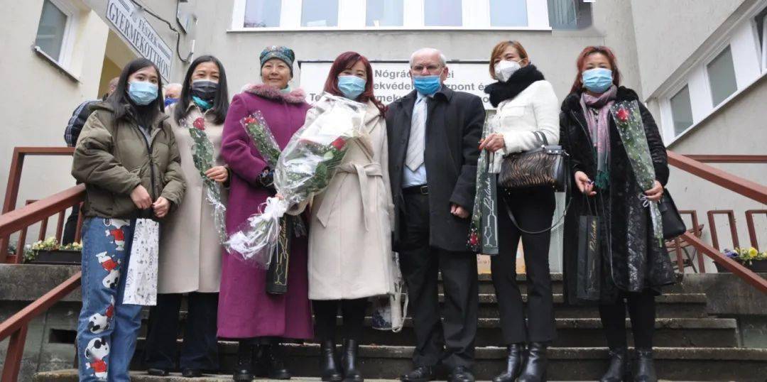 67天下一家爱心无价匈牙利华人同胞向诺格拉德州孤儿院捐赠爱心物资