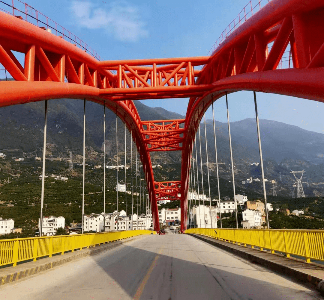 换新颜加固工程的基本完工随着大桥维修焕然一新秭归县龙潭河特大桥