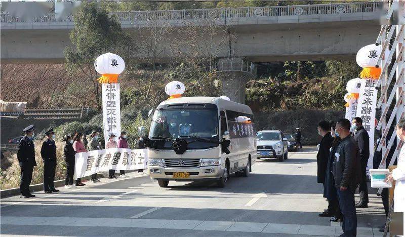 温涛烈士骨灰昨日在家乡安葬去年11月在执行任务中光荣牺牲