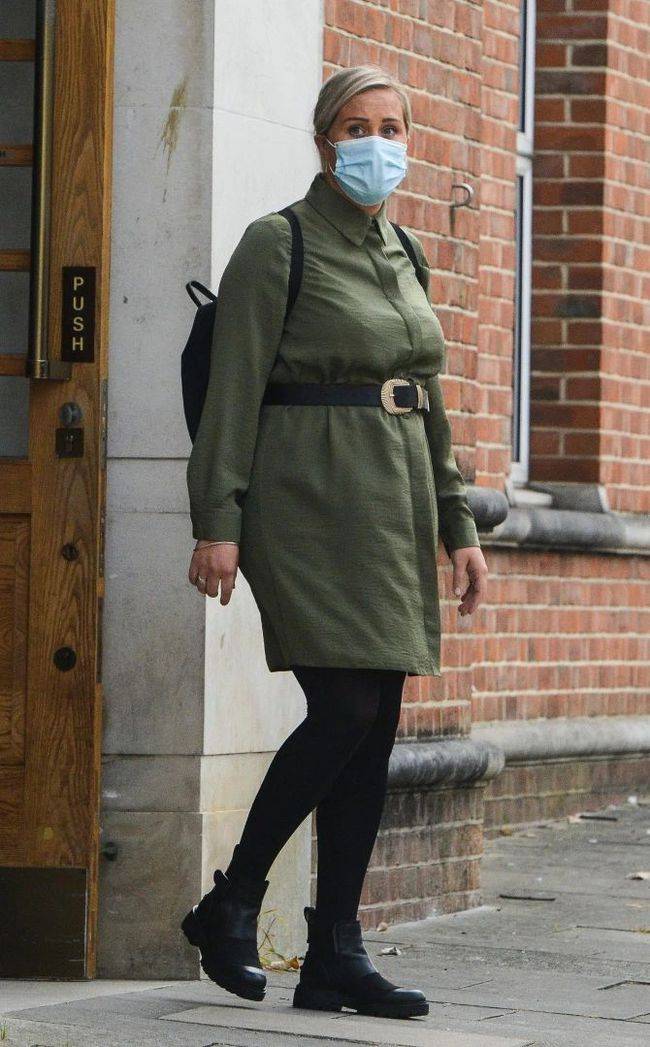 英国女狱警上班不务正业,跑去和帅气男囚犯厮混,如今锒铛入狱