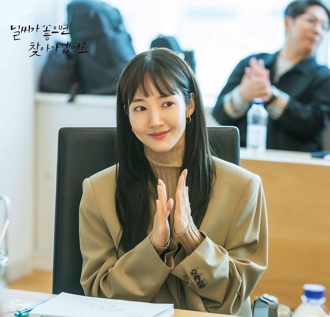 毛衣 果然，大圆脸就是要这样穿「烟管领」才好看！