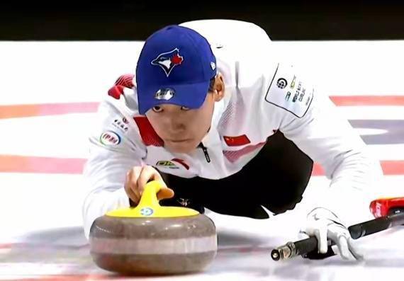 日先进行了混双比赛,5对组合各自打了4场比赛,凌智组和刘锐组战绩最佳