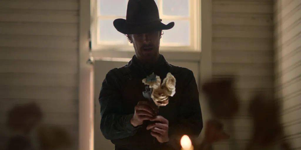 角色|颁奖季！深柜之死，是一场温柔的诱杀