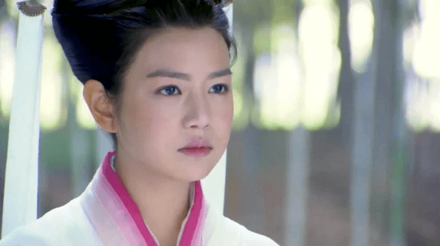 沦落成了古装剧《神雕侠侣》里的"小笼包"