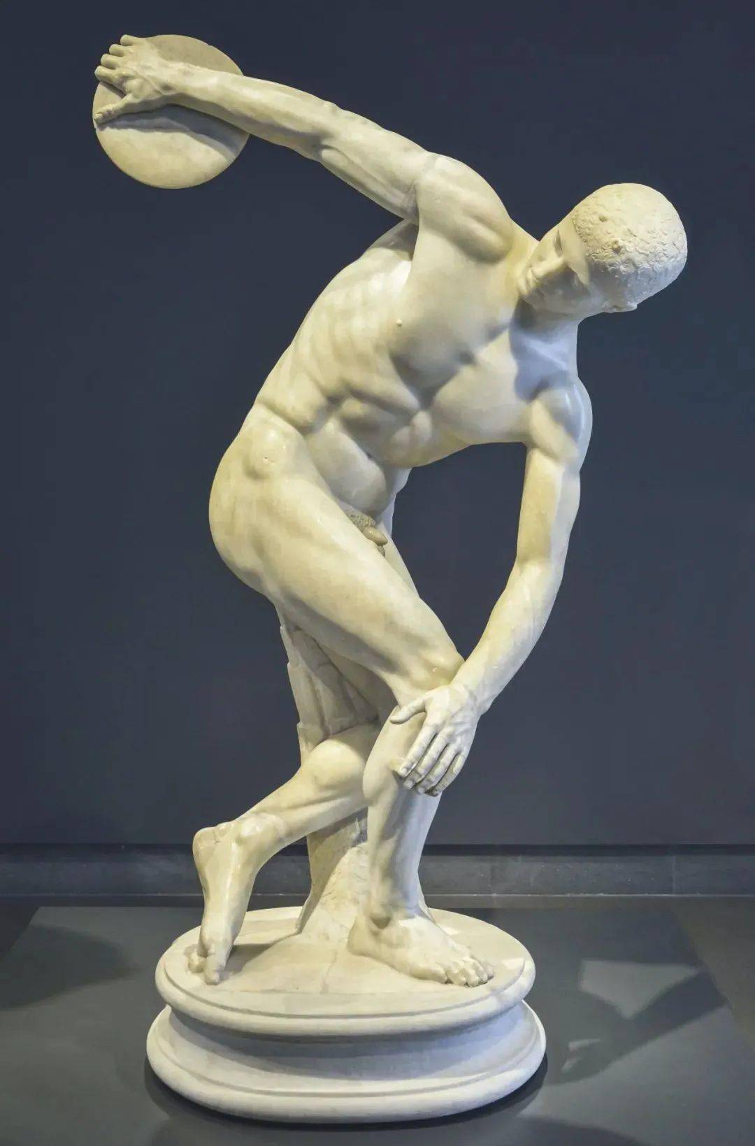 年度必读丨一口气看完700位艺术大师的传世巨作_米开朗基罗_毕加索