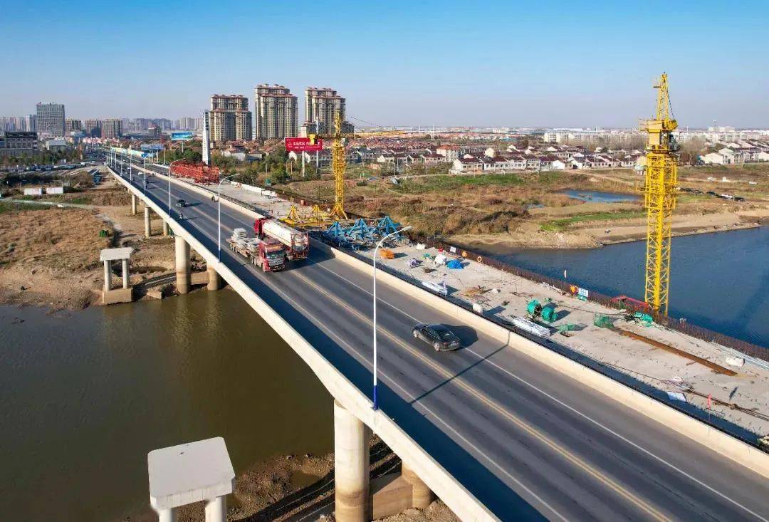 大桥起自来安汊河镇新城大道,向南止于南京市江北新区汤盘公路(g235)