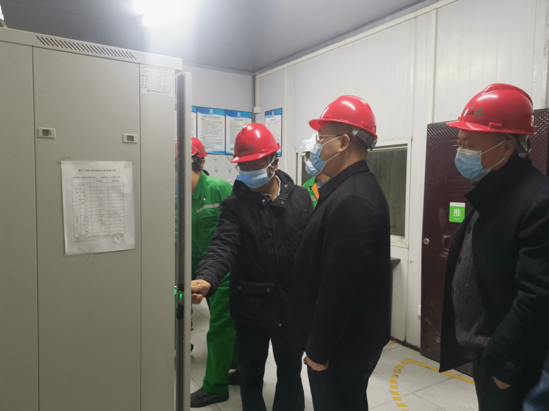 近日,五通桥区委副书记,区长魏阳东率队督导五通桥区大气污染防治工作