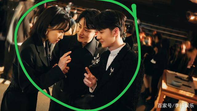 精彩了!王一博和宋茜,黄轩互换身份,三人自画像有点潦草