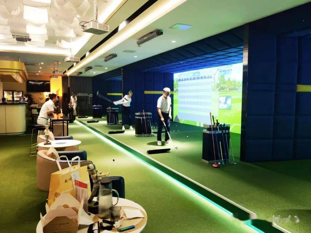 高尔夫室内球场尺寸_办公楼室内高尔夫球场设计介绍_高尔夫球场布置