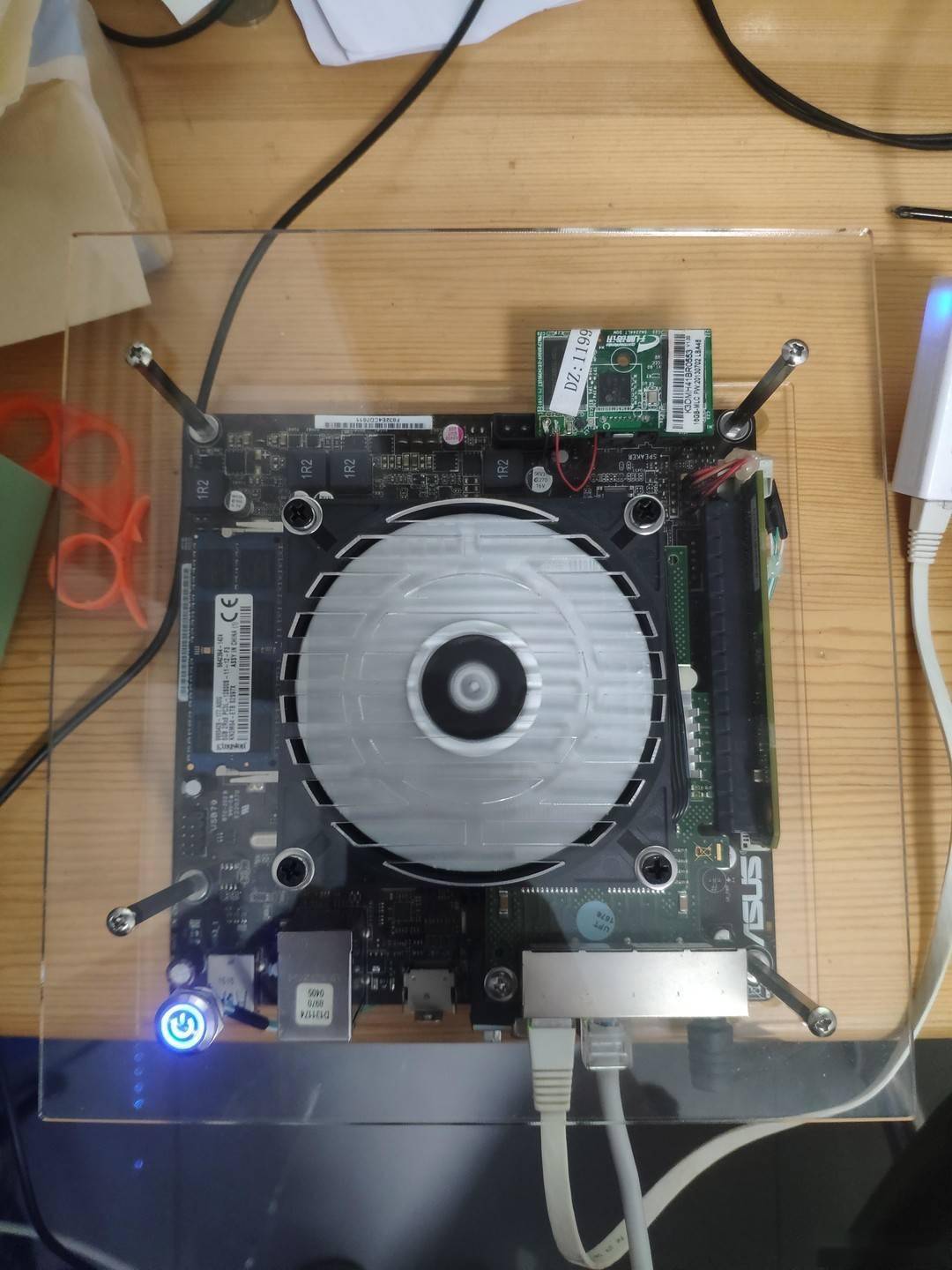 华硕j2900主板做软路由分享改网卡横置和替换小固态