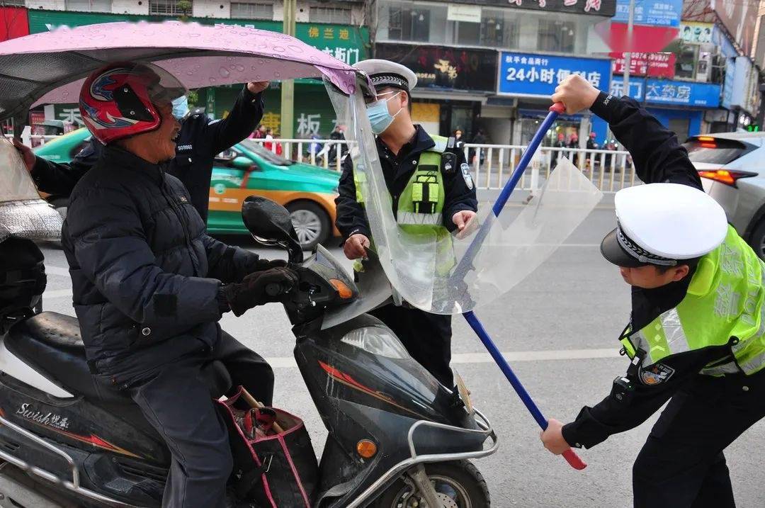 wanshougong万寿宫路口huayue华悦路口为切实增强摩托车,电动车驾驶人