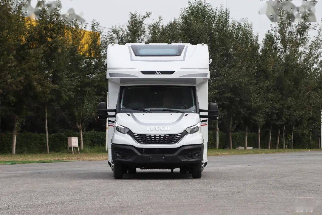 售价不到70万实拍进口依维柯云游双拓展房车