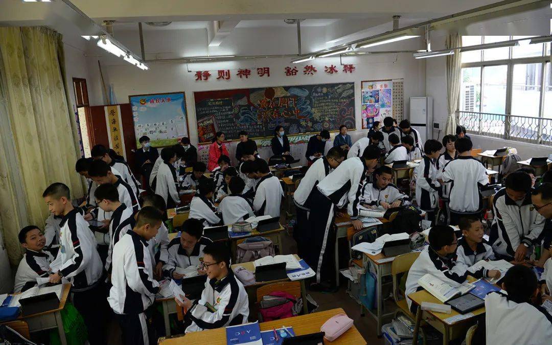 为我校和佛山十中开展教育教学工作和学校管理工作都积累了宝贵的经验