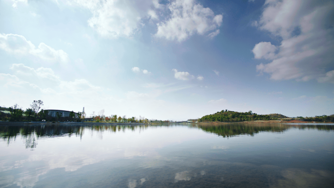 简州新城龙马湖公园商业资源方面,500米直达10万方商