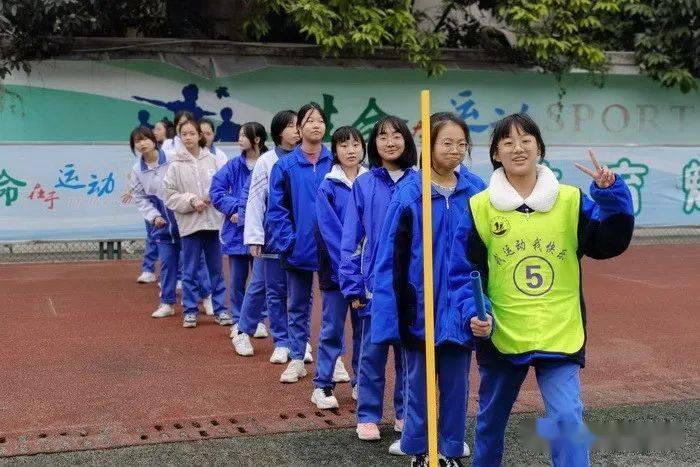 简阳中学第33届初中部艺体节开幕式于河西校区顺利开幕