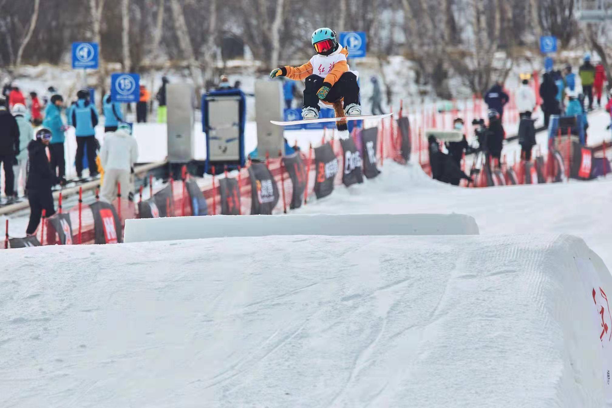 滑雪萌娃小蜗牛