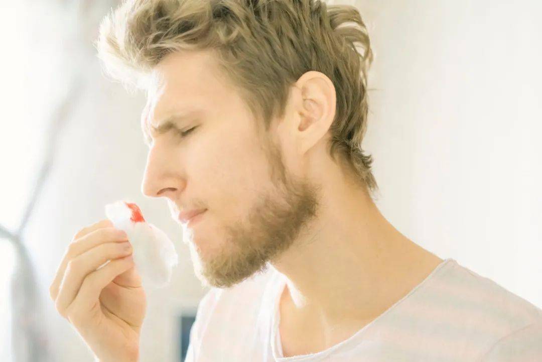 出血时的一个动作,可能不利于健康_血液_鼻子_鼻血