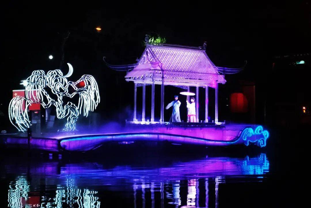 "南塘夜画"作为温州夜间旅游的代表项目,集游船,情景小剧,科技化秀场