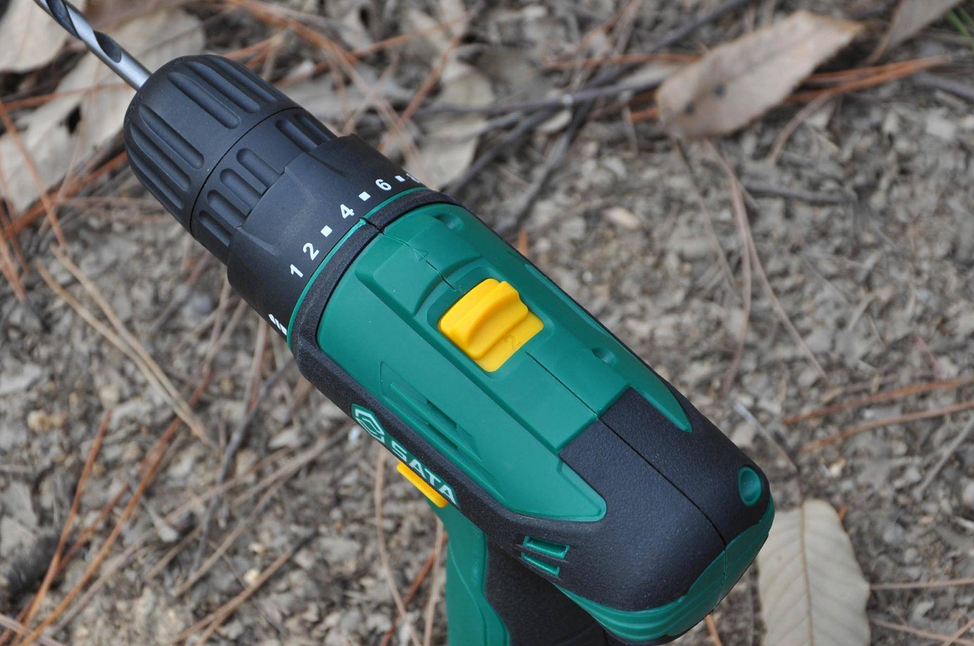 工具还是要买趁手的一把世达12v锂电钻解决起拧挂装难题