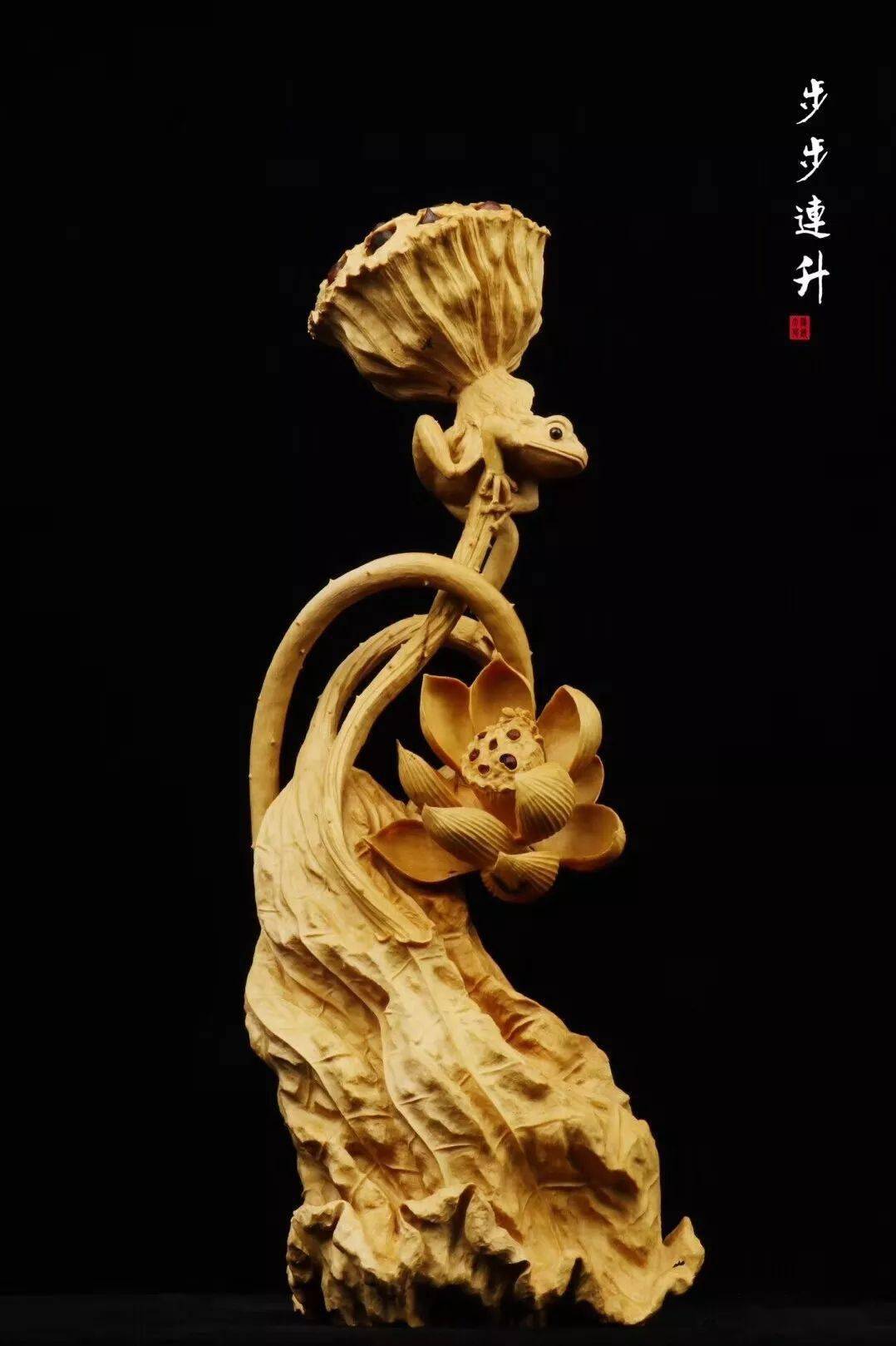 集各种雕刻技艺于一体的黄杨木雕雕出来的摆件极富艺术性