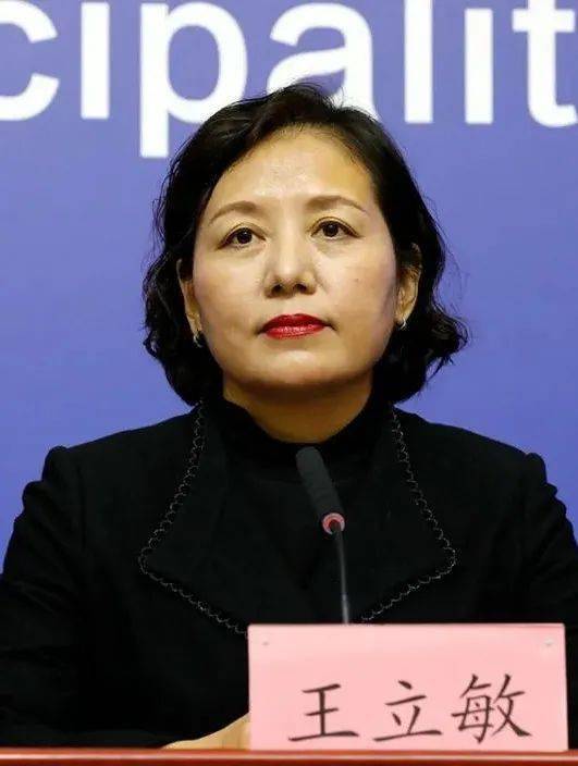 密云县第三中学校长王立敏介绍学校体育文化和科学全面促进学生健康