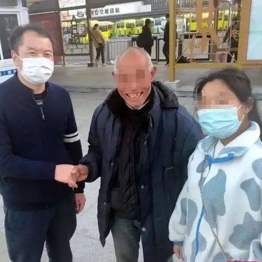 15岁女孩从金华打车到绍兴：我没钱付车费_鲍一峰_父亲_女儿
