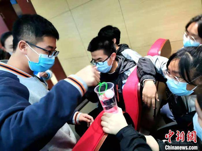 “哇，太神奇了！”辽宁沈阳中学学生走进“天宫课堂”