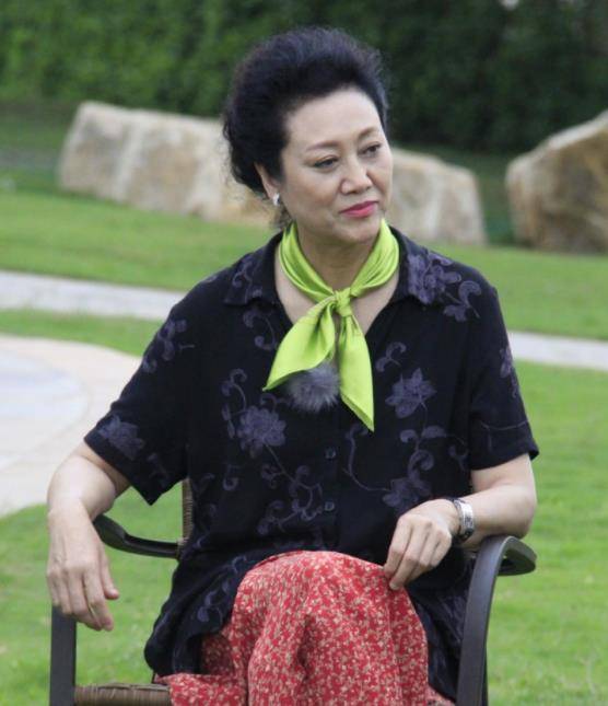 "婆婆专业户",车晓的妈妈都65岁了,现在神态沧桑走路踉跄_王丽云_父母